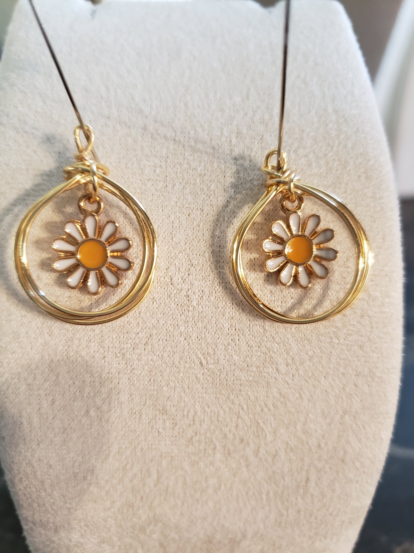Golden daisy earrings