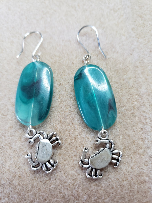By the sea series - Elongated stone earring with silver crab charm